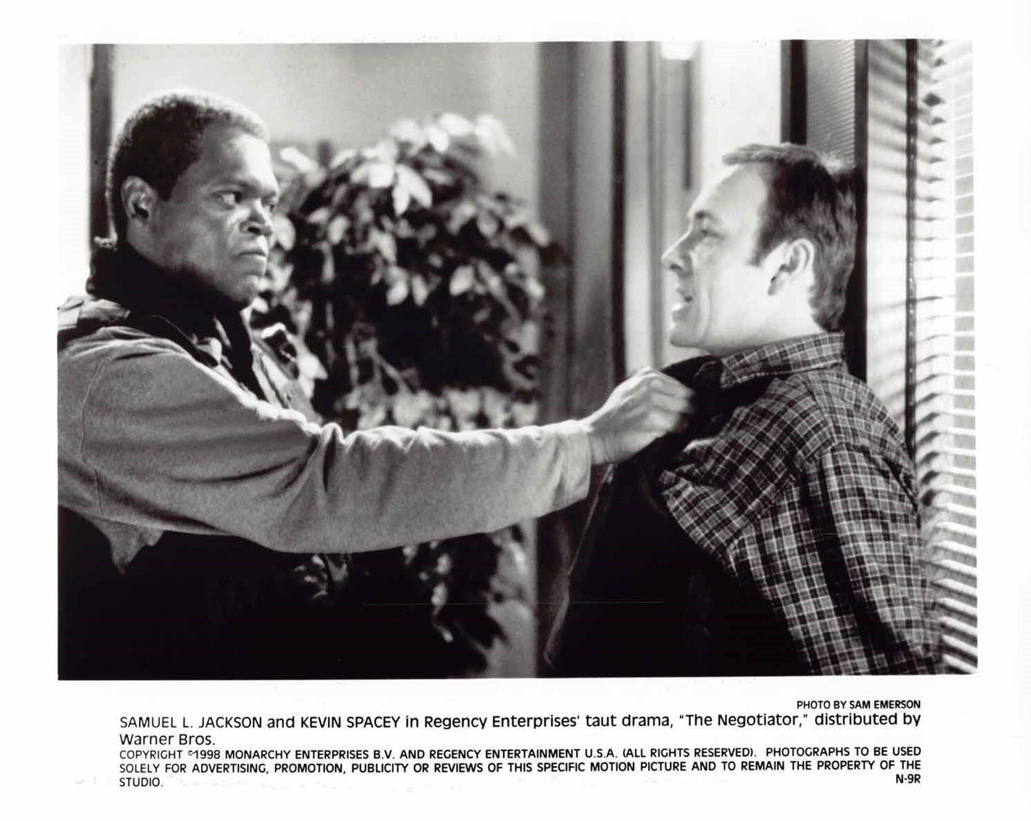 Samuel L Jackson THE NEGOTIATOR Kevin Spacey original press photo 1998