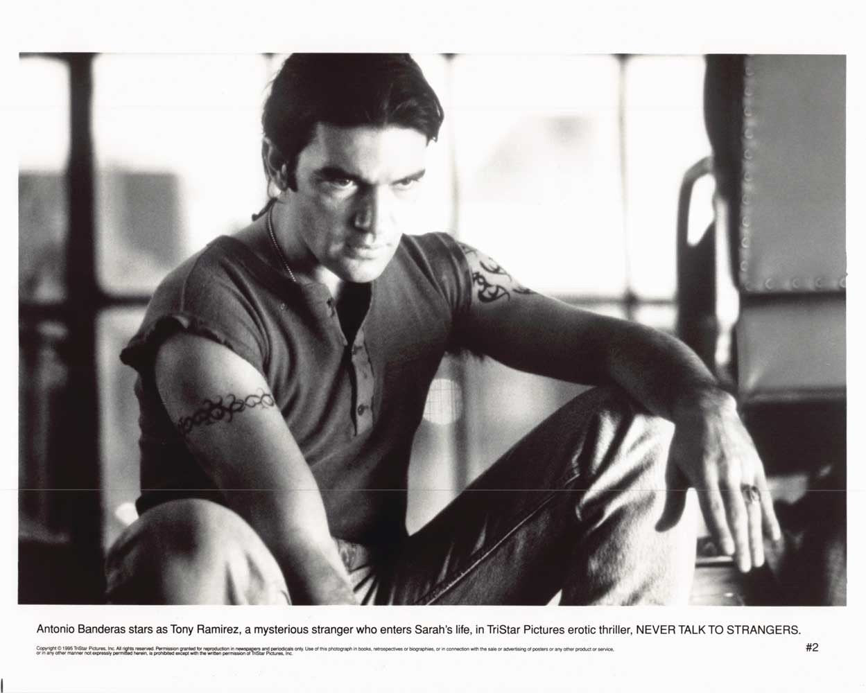 Antonio Banderas NEVER TALK TO STRANGERS original 10x8 press photo 1995