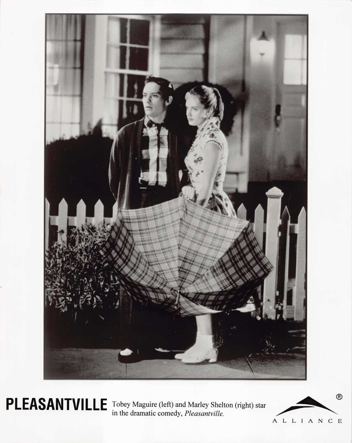 Tobey Maguire PLEASANTVILLE Marley Shelton original 8x10 press photo 1998