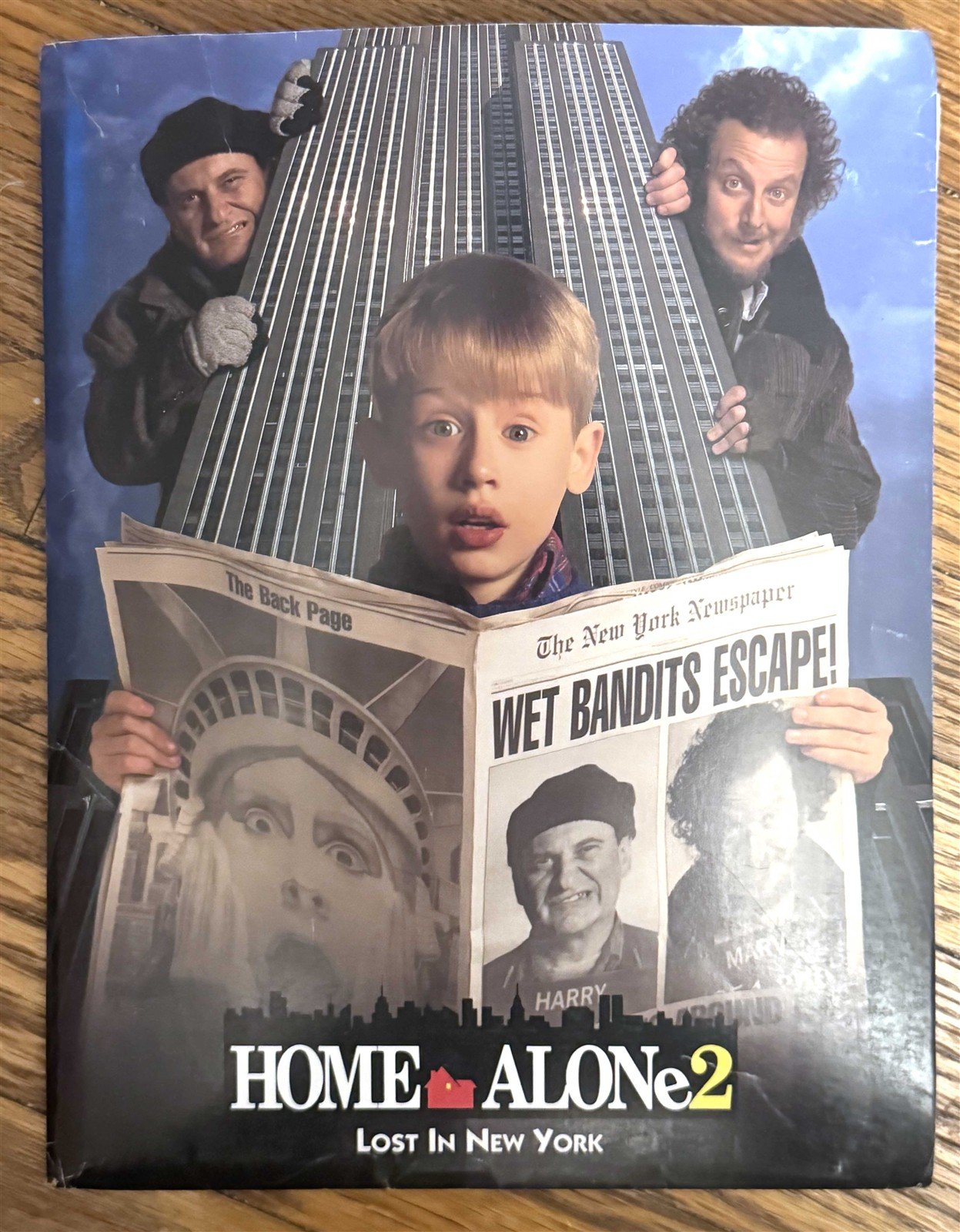 Macaulay Culkin 1992 HOME ALONE 2 Catherine O'Hara press kit with photos