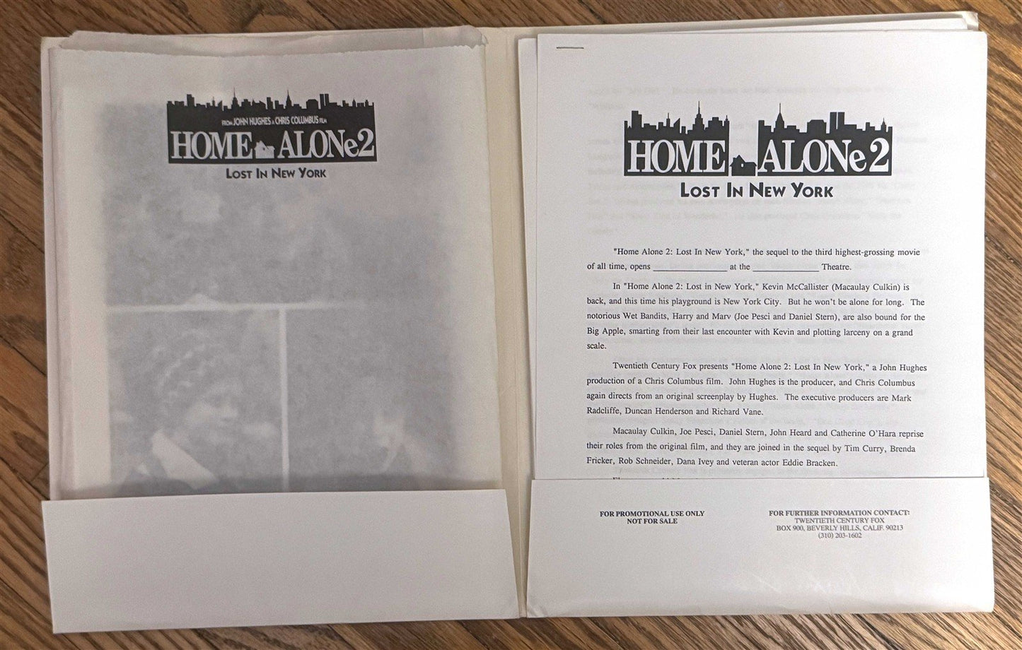 Macaulay Culkin 1992 HOME ALONE 2 Catherine O'Hara press kit with photos