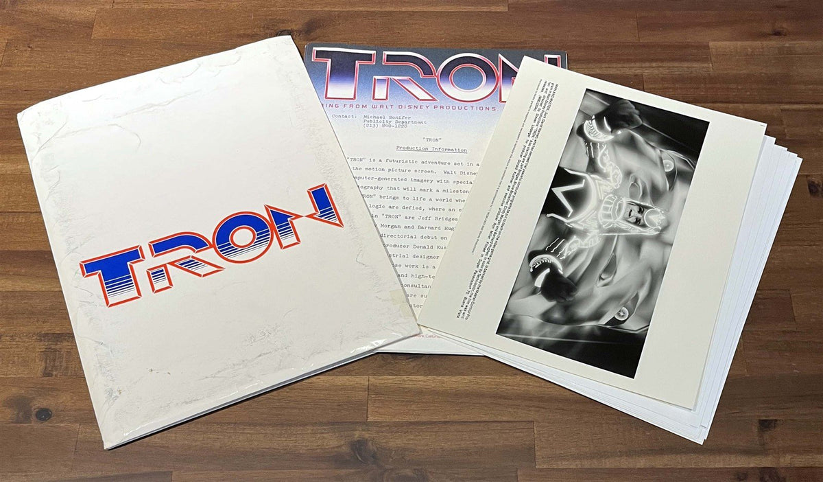 Jeff Bridges TRON Bruce Boxleitner original press kit 15 widescreen stills 1982
