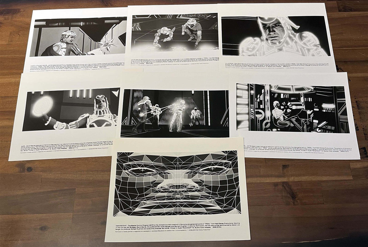 Jeff Bridges TRON Bruce Boxleitner original press kit 15 widescreen stills 1982
