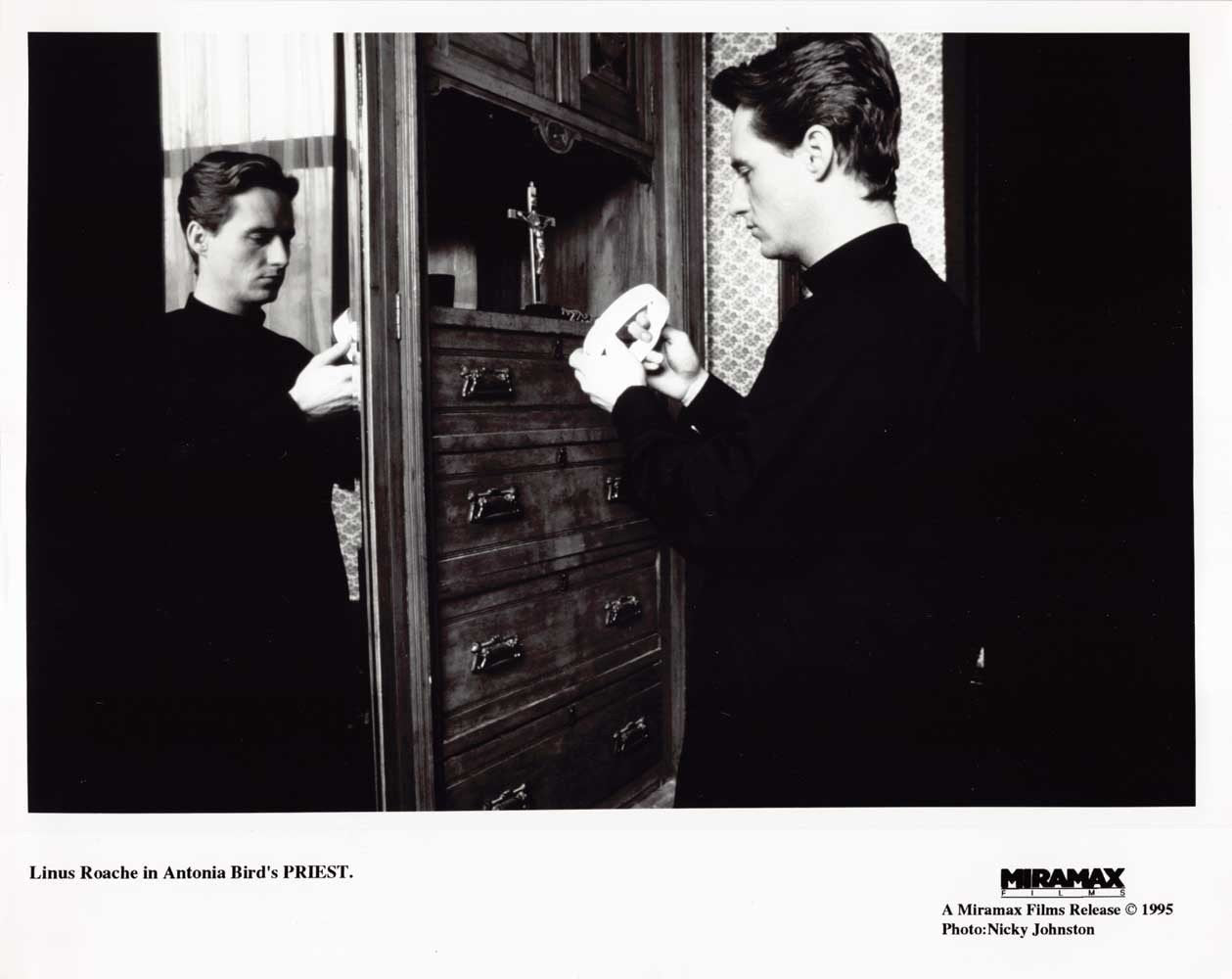 Linus Roache PRIEST Tom Wilkinson original 8x10 press photos 1995 Antonia Bird
