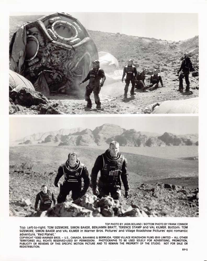 Carrie-Anne Moss RED PLANET Val Kilmer original press photos 2000