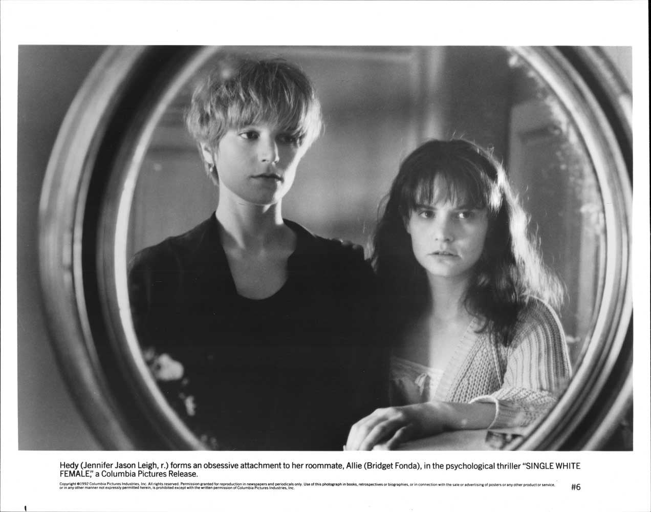 Jennifer Jason Leigh SINGLE WHITE FEMALE Bridget Fonda original 10x8 press photo