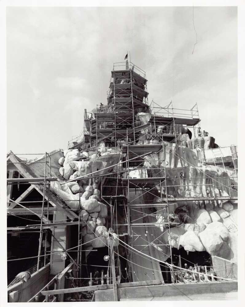 Disney SPLASH MOUNTAIN media press kit with 8x10 photos 1988