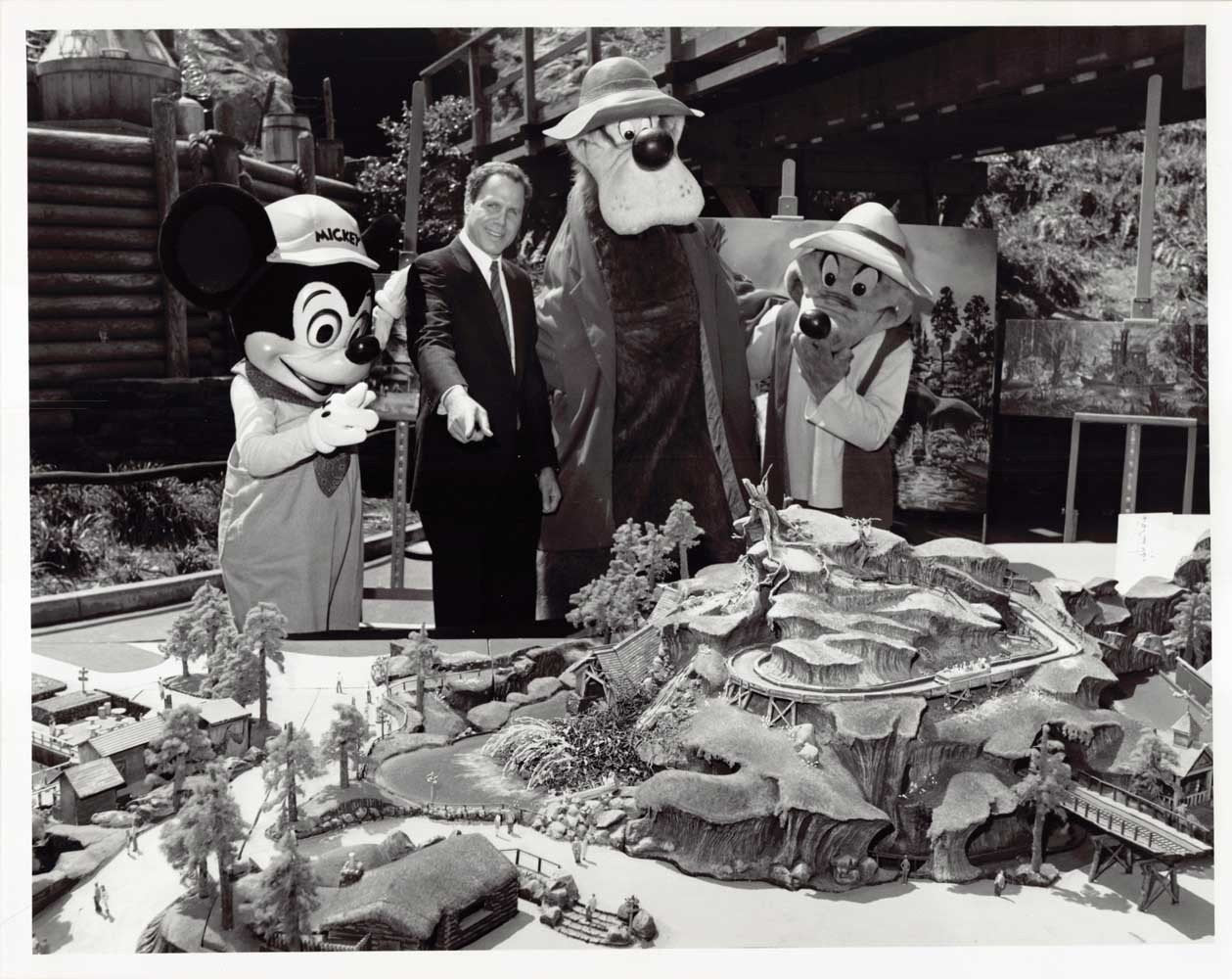 Disney SPLASH MOUNTAIN media press kit with 8x10 photos 1988