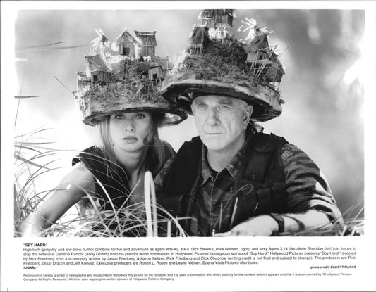 Leslie Nielsen SPY HARD Nicollette Sheridan original 10x8 press photo 1996
