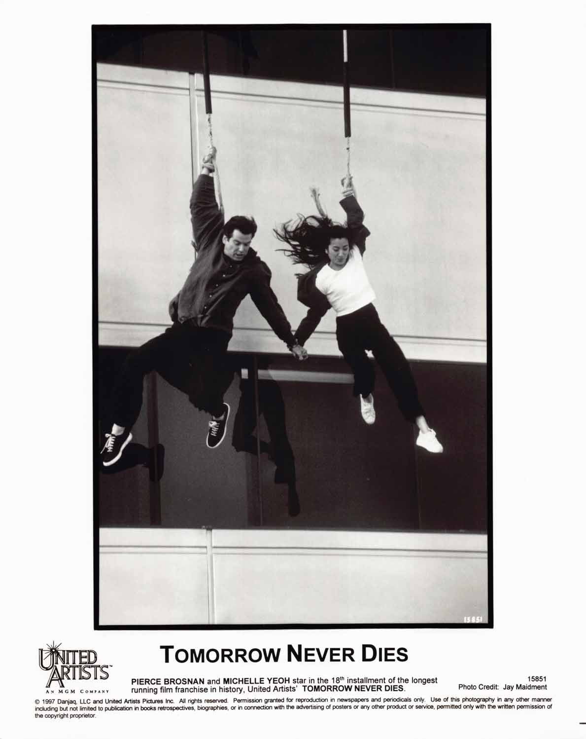 Pierce Brosnan James Bond TOMORROW NEVER DIES original 8x10 press photos 1997