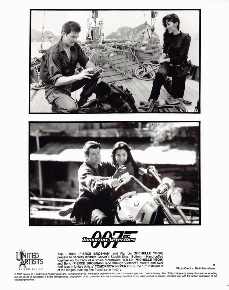 P Brosnan TOMORROW NEVER DIES M Yeoh original 8x10 photo James Bond 007