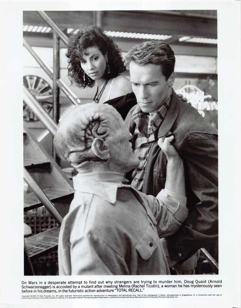 Arnold Schwarzenegger TOTAL RECALL Rachel Ticotin original press photo 1990